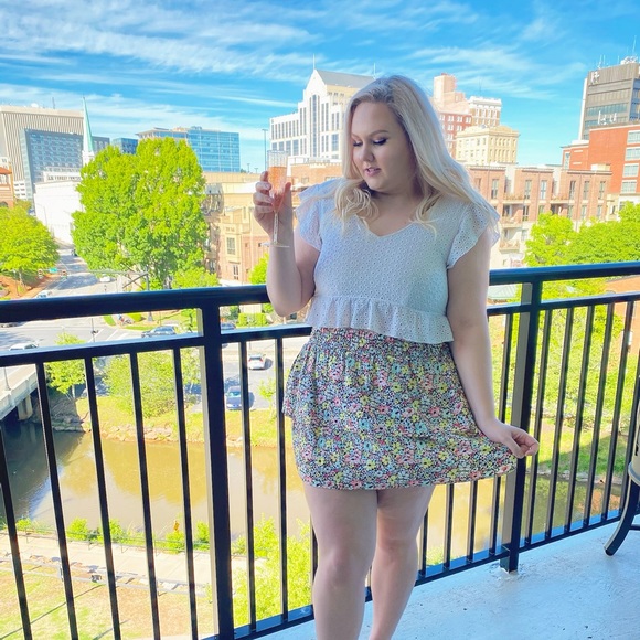 Meet your Posher, Lauren - Picture 1 of 1